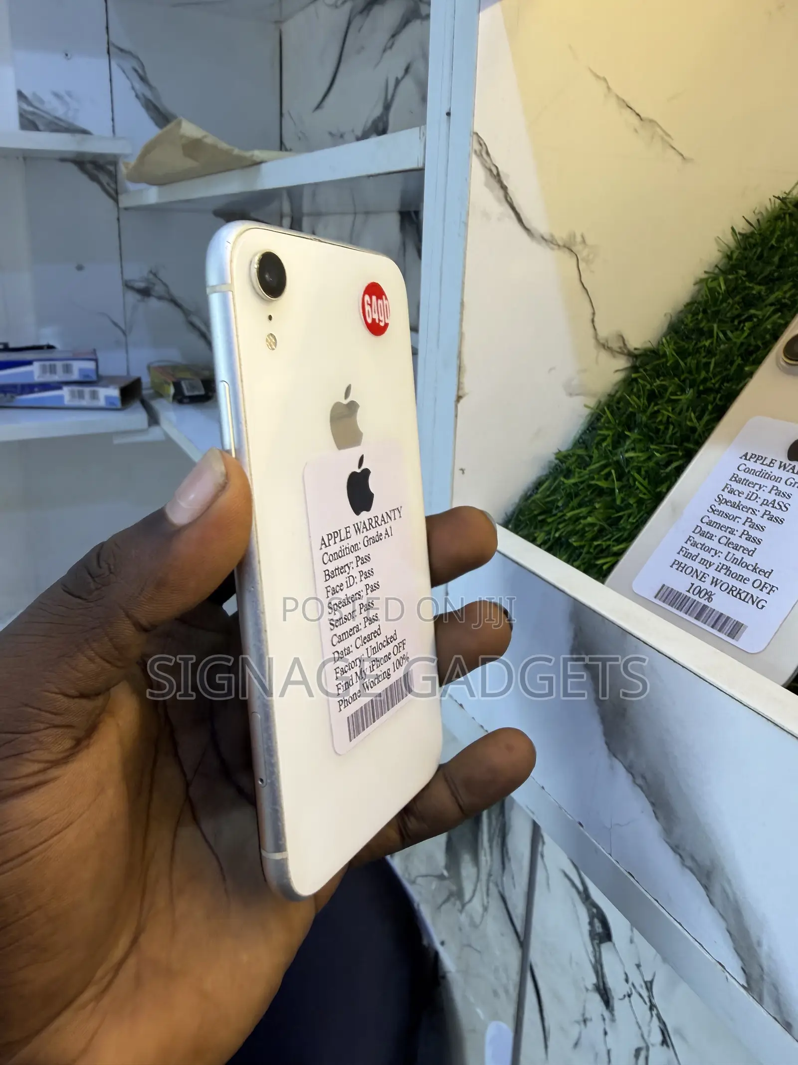 Apple iPhone XR 64 GB White