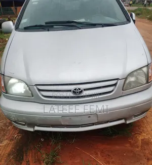 Toyota Sienna XLE & 1 hatch 2000 Silver