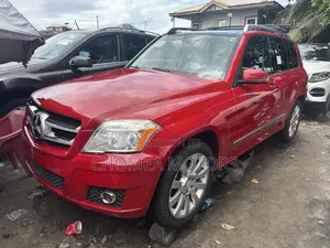 Mercedes-Benz C300 2011 Red