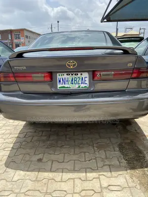 Toyota Camry LE 4dr Sedan (2.2L 4cyl 4A) 2000 Gray