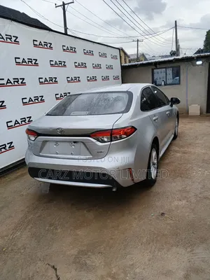 Toyota Corolla XLE 2020 Silver
