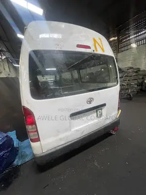 Toyota HiAce 2022 Silver