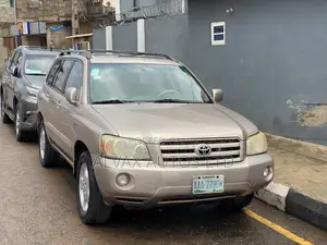 Toyota Highlander Limited V6 2005 Gold
