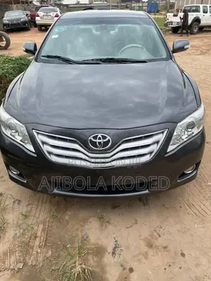 Toyota Camry Base 4dr Sedan (2.5L 4cyl 6M) 2010 Gray