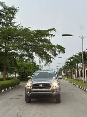 Toyota Tacoma 2018 Silver