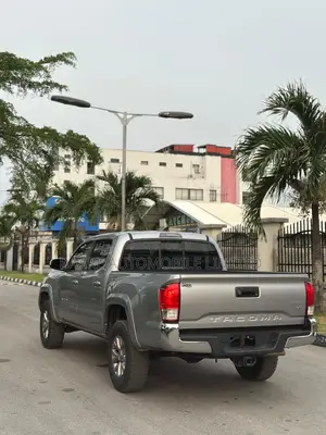 Toyota Tacoma 2018 Silver