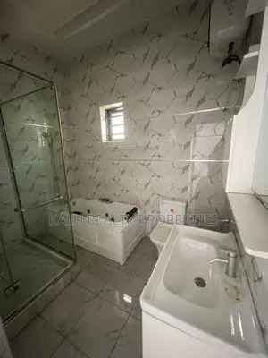4bdrm Duplex in Chevron Drive for rent