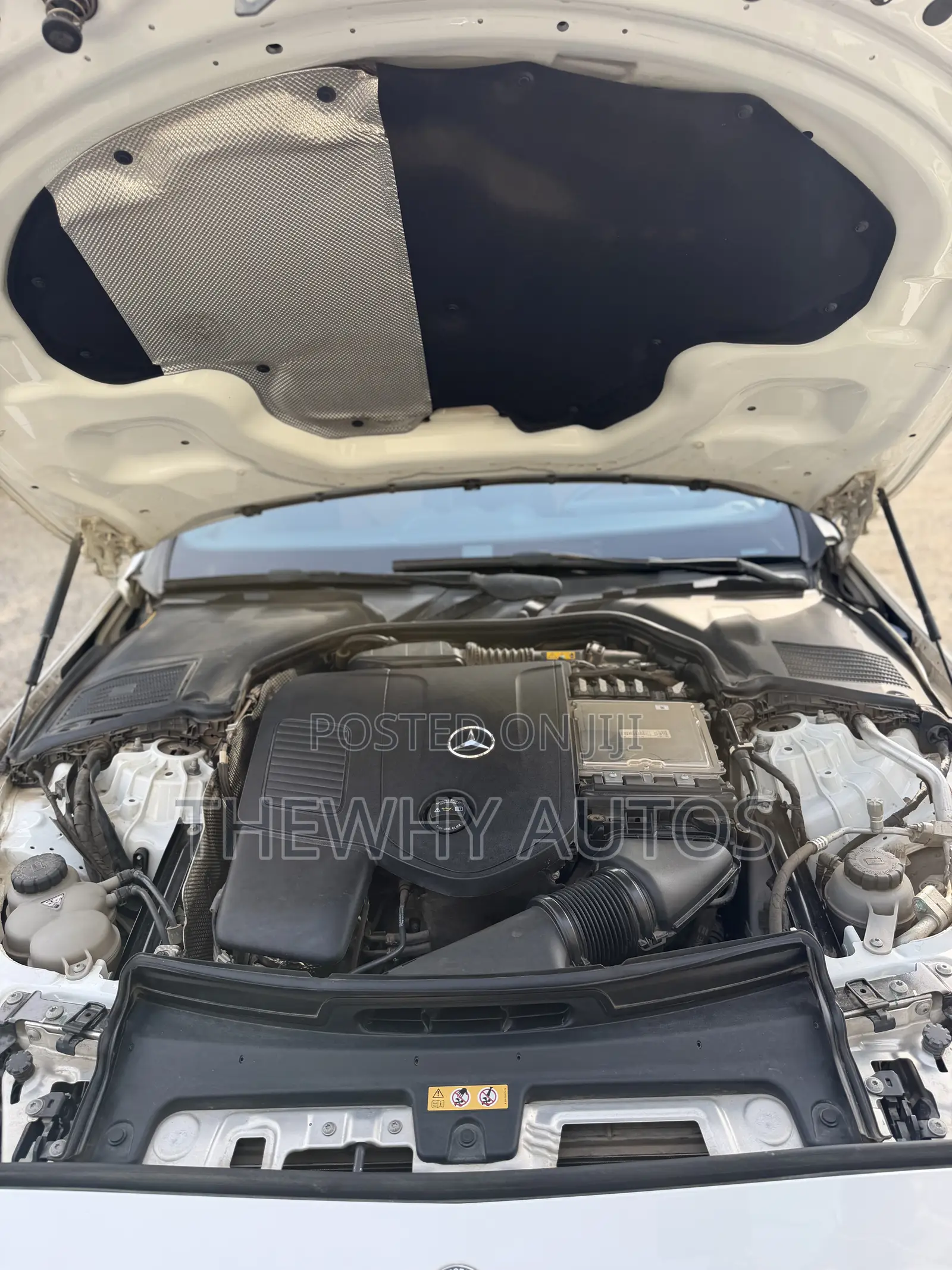 Mercedes-Benz C300 2022 White