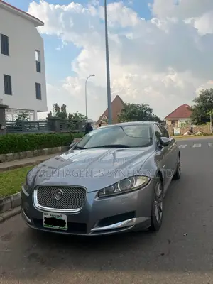 Jaguar XF 4dr Sedan (2.0L 4cyl Turbo 8A) 2014 Gray