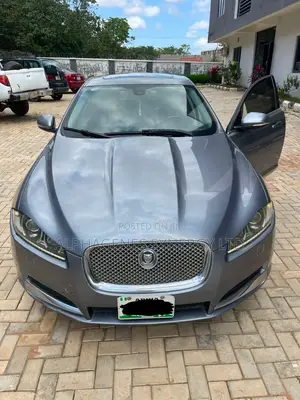 Jaguar XF 4dr Sedan (2.0L 4cyl Turbo 8A) 2014 Gray