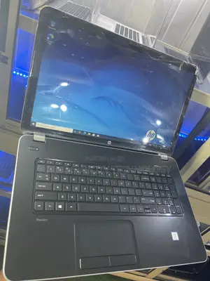 Laptop HP Pavilion 17 8GB Intel Core i5 HDD+SSD 640GB