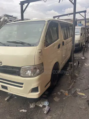 Toyota HiAce 2025
