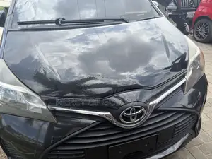 Toyota Yaris L Hatchback 3dr 2015 Black