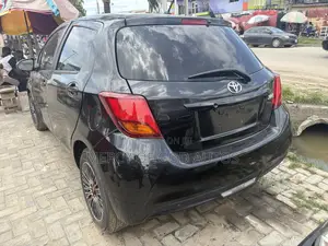 Toyota Yaris L Hatchback 3dr 2015 Black