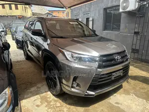 Toyota Highlander SE 2019 Gray