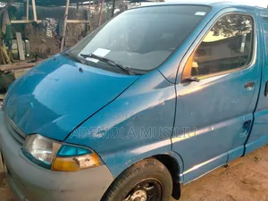 Toyota HiAce 2000 Blue