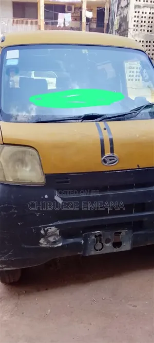 Daihatsu Hijet 2010 Yellow