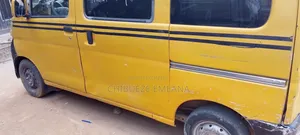 Daihatsu Hijet 2010 Yellow