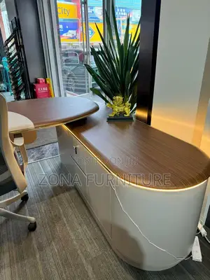 Executive Office Table With Wireless Charger, 2meter
