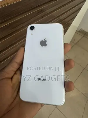 Apple iPhone XR 64 GB White