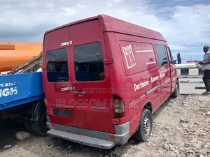 Mercedes-Benz Sprinter 2004 Red