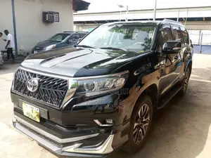 Toyota Land Cruiser Prado 2022 Black