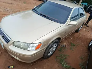 Toyota Camry 2000 Gold