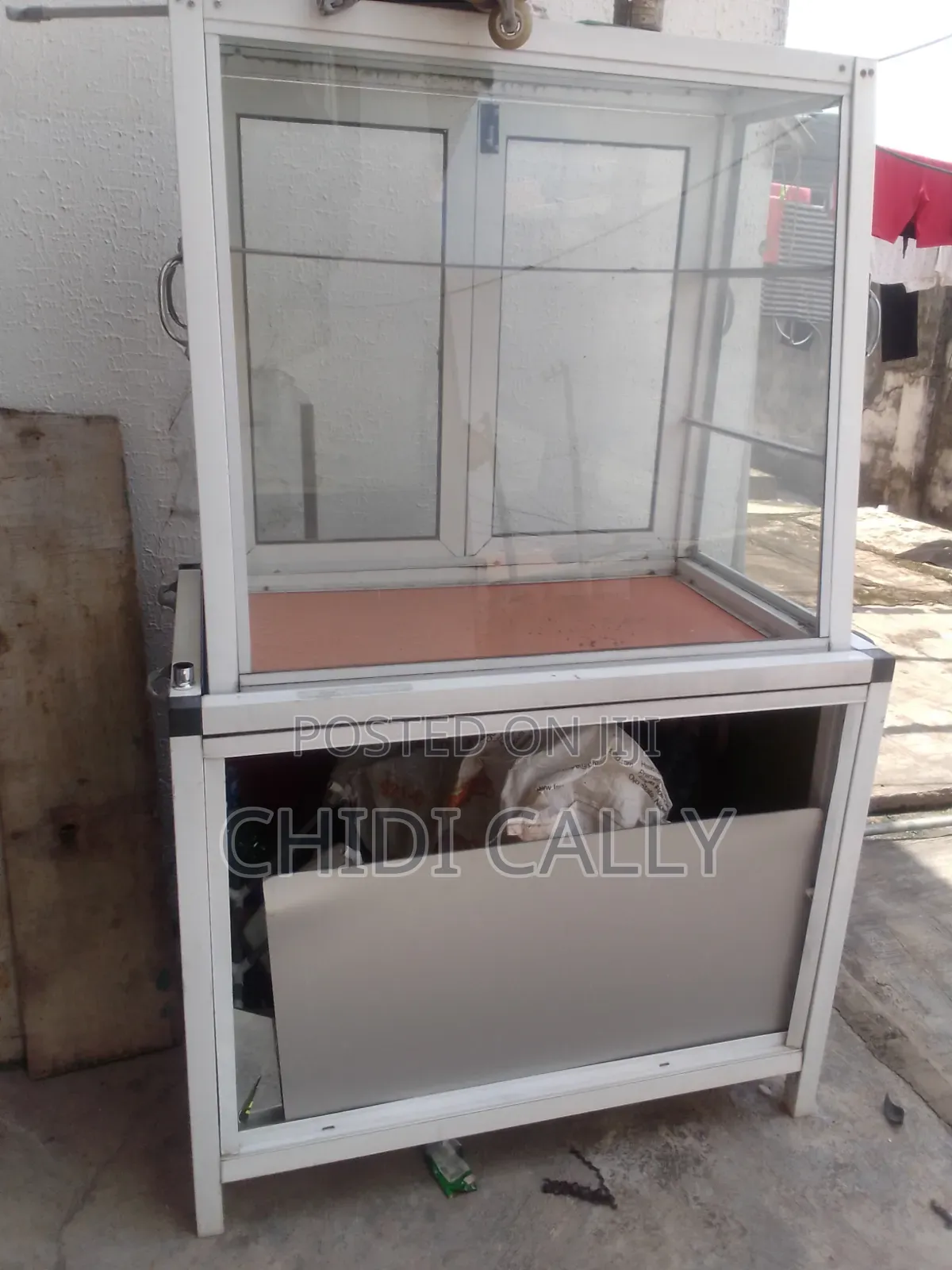 Show Glass