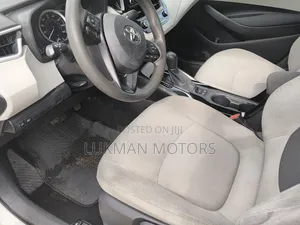Toyota Corolla LE 2020 White