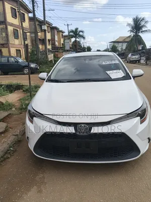 Toyota Corolla LE 2020 White