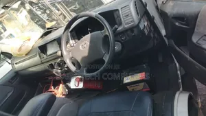 Toyota HiAce 2008 Silver