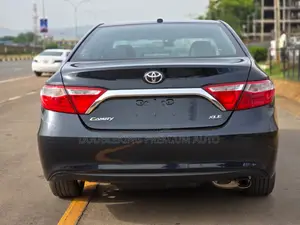 Toyota Camry SE 4dr Sedan (2.5L 4cyl 6A) 2017 Gray