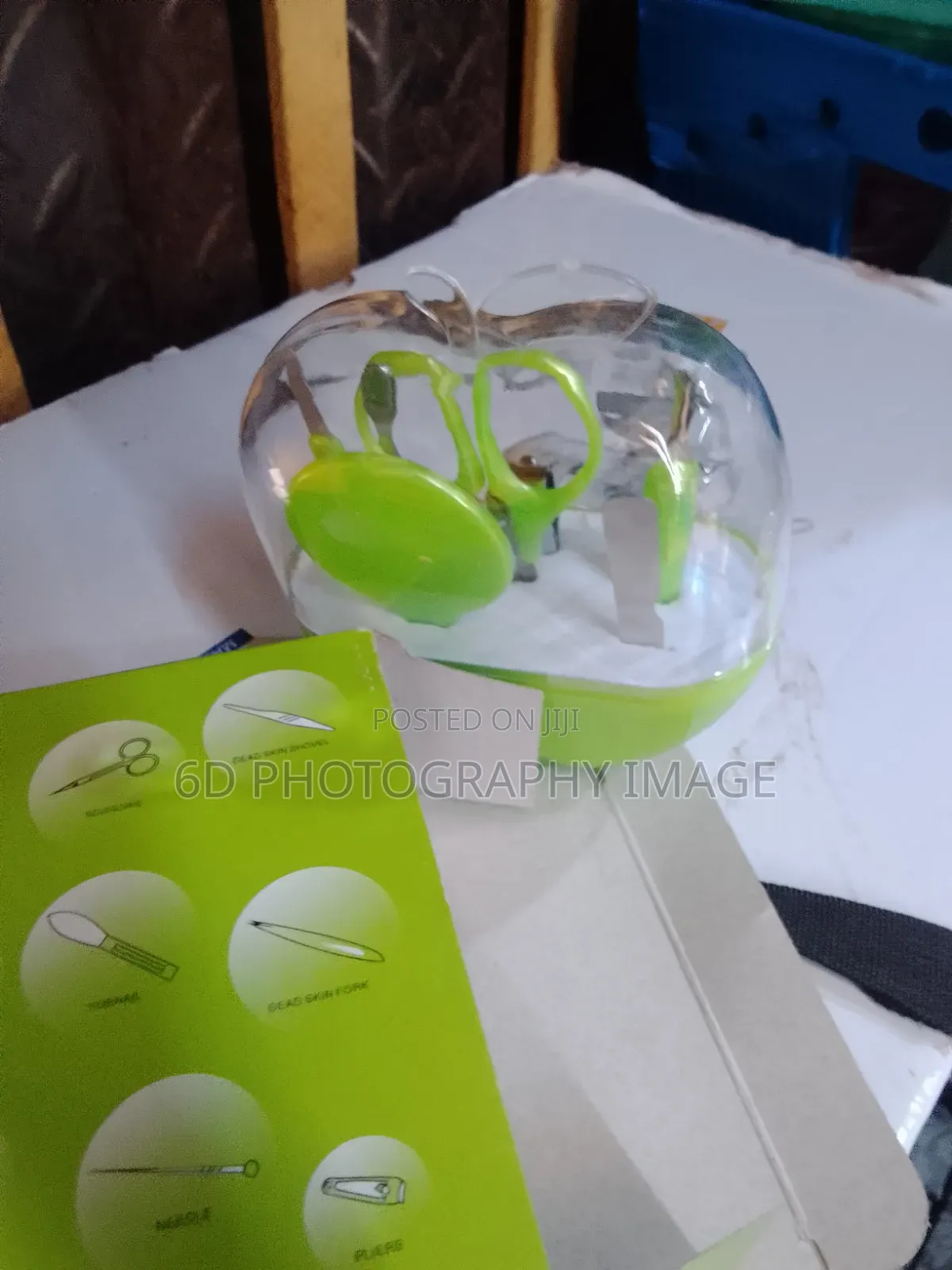 Manicure Set With Plastic Casing