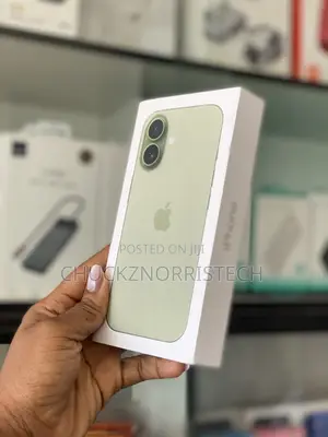 New Apple iPhone 17 256 GB Green
