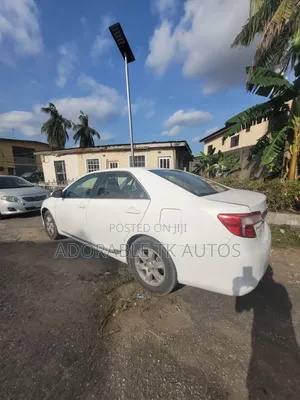 Toyota Camry LE 4dr Sedan (2.5L 4cyl 6A) 2014 White