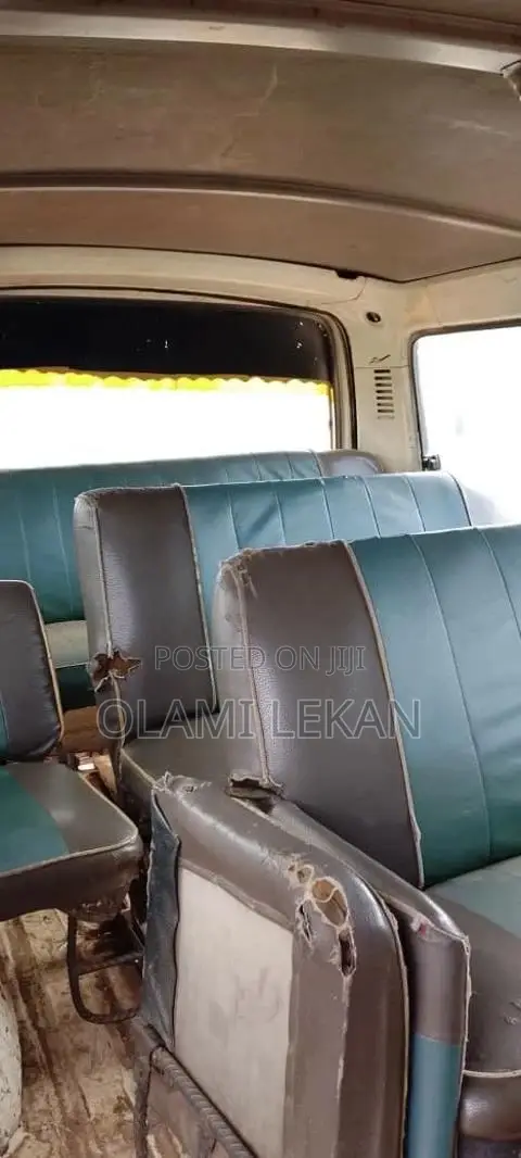 Toyota HiAce 2000 White