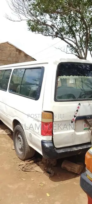 Toyota HiAce 2000 White