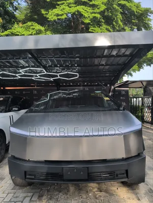 Tesla Cybertruck 2024 Silver