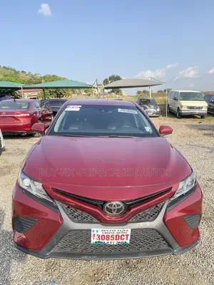 Toyota Camry SE (2.5L 4cyl 8A) 2019 Maroon