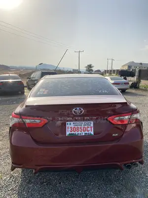Toyota Camry SE (2.5L 4cyl 8A) 2019 Maroon