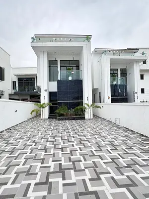 5bdrm Duplex in Chevron for sale
