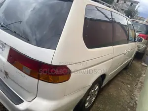Honda Odyssey 2005 White