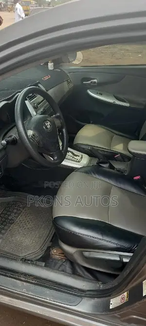 Toyota Corolla 2010 Gray