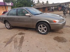 Toyota Camry LE 4dr Sedan (2.2L 4cyl 4A) 2000 Gray