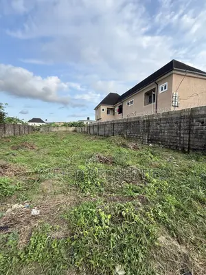 Genuine 1.5 Plots of Land for Sale With Federal Light