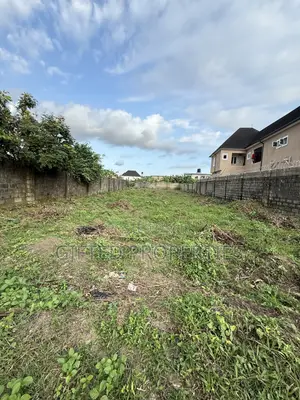 Genuine 1.5 Plots of Land for Sale With Federal Light