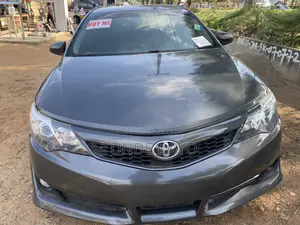 Toyota Camry SE 4dr Sedan (2.5L 4cyl 6A) 2013 Gray