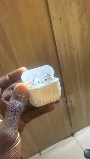 Open Box Airpods 4 With Noise Cancellation