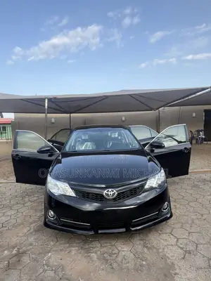 Toyota Camry SE 4dr Sedan (2.5L 4cyl 6A) 2014 Black