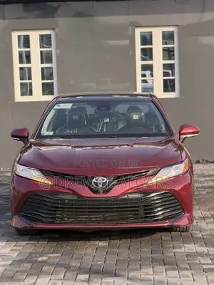 Toyota Camry XLE V6 (3.5L V6 8A) 2019 Red